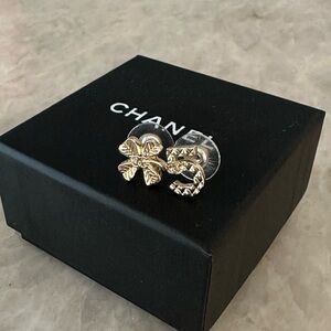 Chanel 20C Gold Clover 5 Earrings